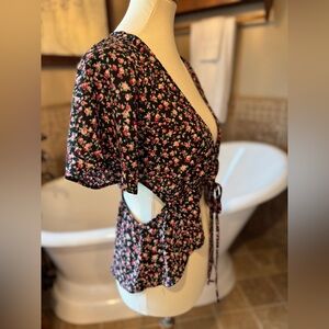 NWT Honey Punch Black and Pink Floral Blouse xs